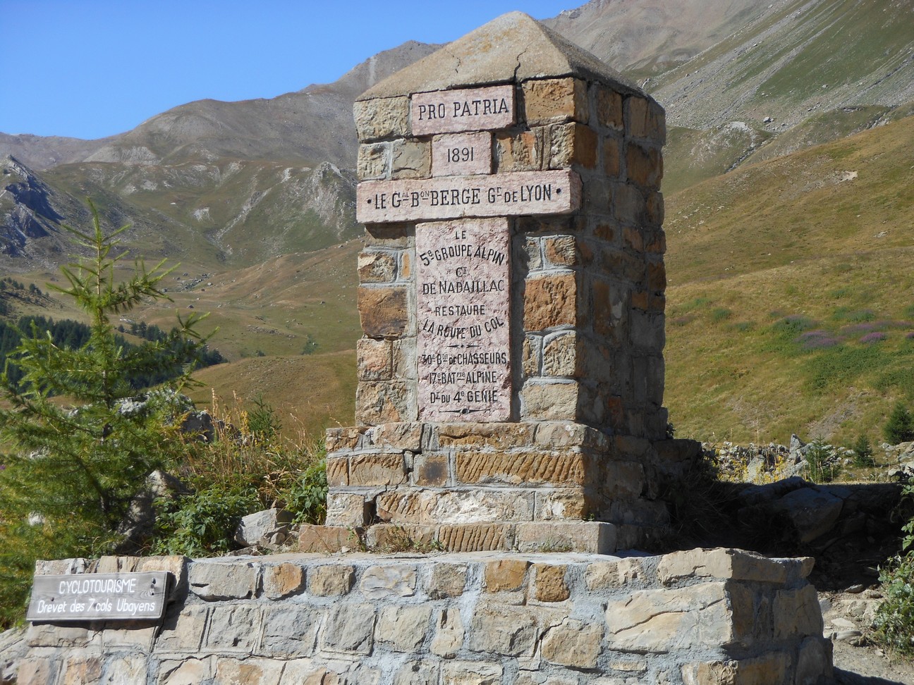 Monument voor de bouwers van de weg