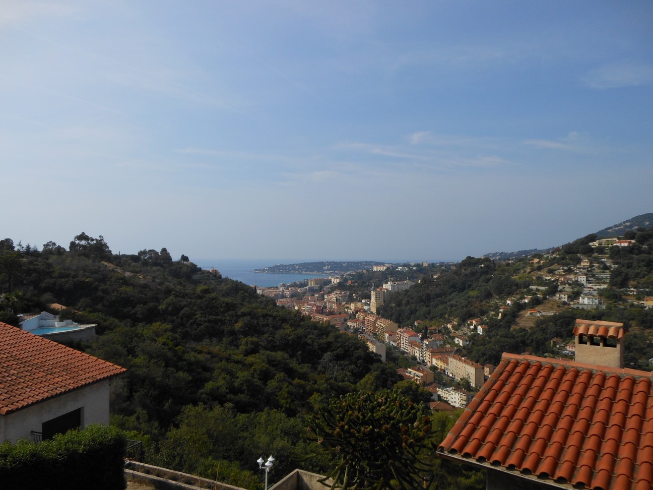 Uitzicht over Menton de de zee