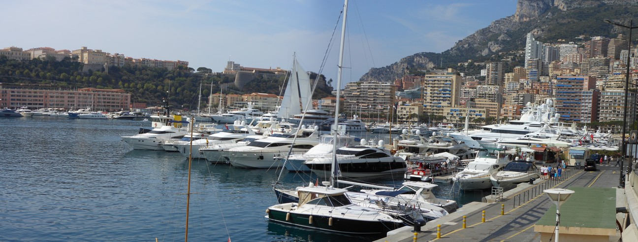 Het paleis en wat bootjes