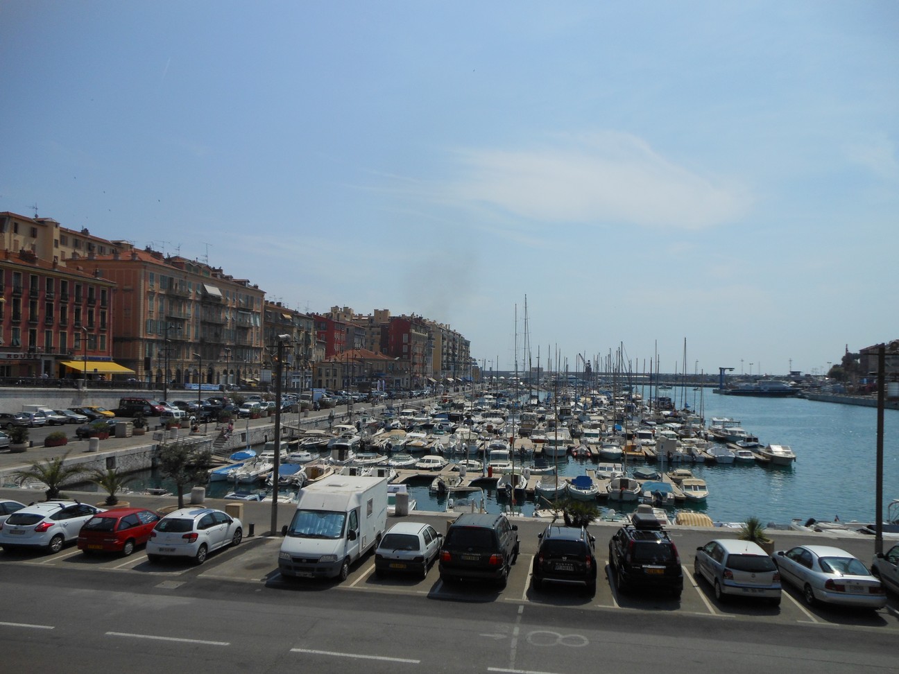 De haven van Nice met kleine bootjes...